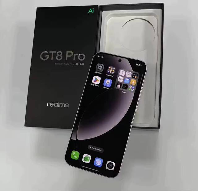 Real Me GT8 Pro Octa Core 6.79'' AMOLED 144Hz Snapdragon 8 Elite Gen 5 120W Quick Charge 108MP Camera Gaming Unlocked Smartphone