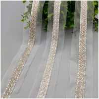 Vente en gros de strass brodés de perles noires et blanches de luxe personnalisés garniture de ruban de dentelle tressée pour robe de mariée