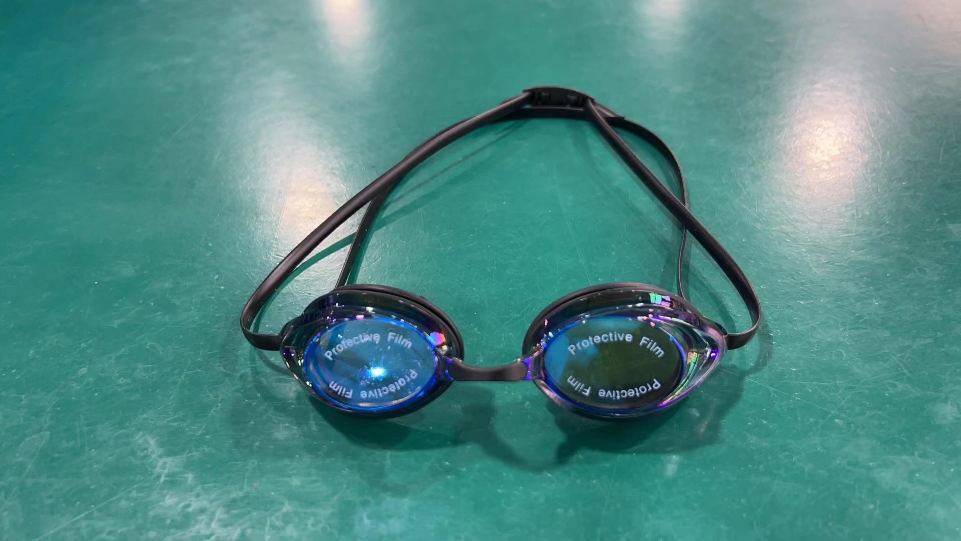 กล่องสีฟ้าหลากสี