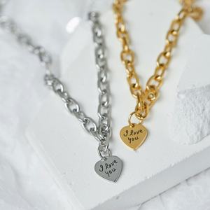 Collier personnalisé avec logo sur mesure, en acier inoxydable plaqué or 18 carats, résistant à l'eau et inaltérable, motif cœur, pour femme - Product Image 1