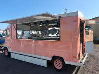 Customized Retro Electric KAIYUE Food Truck Trailer with Commercial Chocolate Melting Pot for Candy and Strawberry in Street