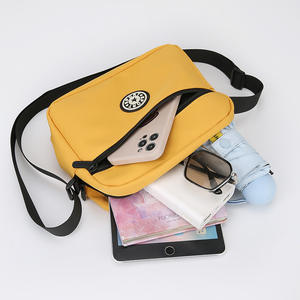 Sac à bandoulière tendance pour femmes, sac carré horizontal avec fermeture éclair, petit sac à bandoulière portable pour les déplacements quotidiens, les voyages et les étudiants - Product Image 2