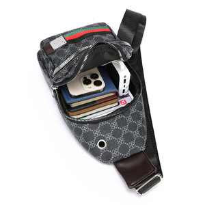 AciLife Bolso de pecho para hombre, color gris oscuro, estampado de PU, con múltiples compartimentos, para viajes de negocios, bolso cruzado de moda - Product Image 4