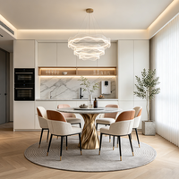 Buffet de cuisine intégré moderne et minimaliste blanc avec poignée dissimulée et crédence en marbre