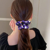 Nouveauté 2026 : Chouchous en satin imprimés Halloween (Citrouille, Fantôme, Chauve-souris) pour femmes, accessoires capillaires pour fêtes et événements.
