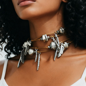 Collier pendentif plume feuille en alliage de corde tressée multicouche à la mode pour femme - Product Image 1