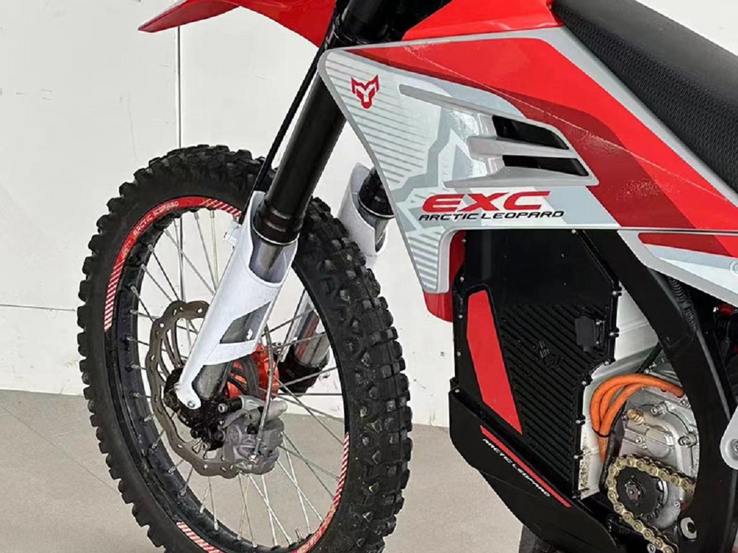 LEOPARD ロードバイク すべてを兼ね備えたロードバイクをあなたに！ライディングに集中