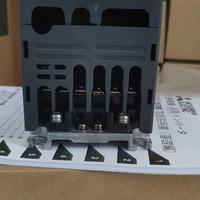 Variador de Frecuencia Simple Ultracompacto FR-D720-0.4K Serie D700 0.4kW Monofásico 200V para Aplicaciones Simples en Motores Pequeños