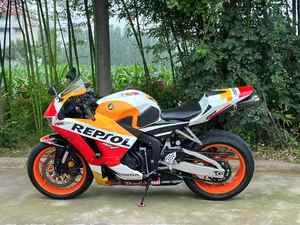 Motocicleta Deportiva de Carreras Honda1CBR600RR de 600cc y Cuatro Cilindros con <span class=keywords><strong>Carenado</strong></span> Completo - Product Image 1