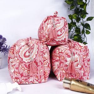 Women Eco-Friendly Cotton Makeup Organizer Bags Custom Floral Print Wash for Bag Travel Portable <b>Storage</b> Quilted Zipper - Product Image 4