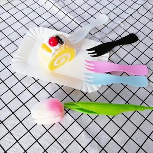 Free samples kids cake decorating set cake plate and server set high quality plastic tableware for promotional