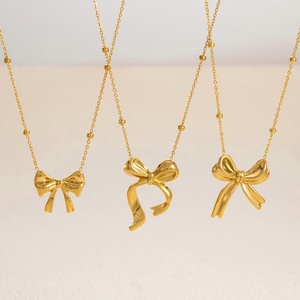 Collar con Colgante de Lazo de Acero Inoxidable Chapado en Oro de 18K, Cadena de Clavícula Pequeña y Elegante de Lujo Ligero para Fiestas - Product Image 2
