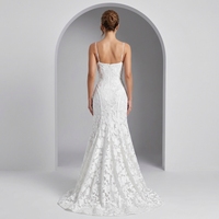 Robe de mariée sirène blanche élégante avec dentelle florale 3D, bretelles spaghetti, corsage froncé, longueur ras du sol, robes de soirée de mariage pour femmes