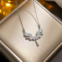 Collar con Colgante de Alas de Ángel al por Mayor, Acero Inoxidable, Diamantes, Chapado en Oro de 18K, Zirconia, Joyería de Moda para Mujer