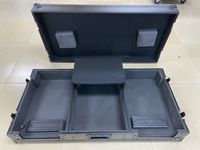 Flight case DJ avec support et table