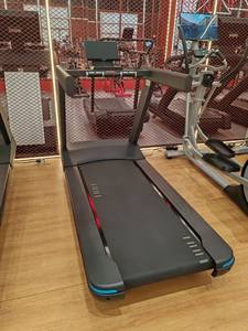 ลู่วิ่งไฟฟ้าสำหรับยิมเชิงพาณิชย์ พร้อมหน้าจอ LCD รองรับหลาย<span class=keywords><strong>ภาษา</strong></span>และแรงดันไฟฟ้าทั่วโลก - Product Image 3