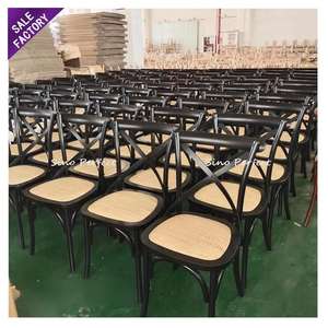 Sillas de Madera Maciza Apilables para Eventos al Aire Libre, Respaldo Cruzado Negro, Económicas de Fábrica - Product Image 1
