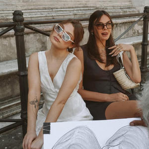 Vestido de Mujer Elegante y Moderno con Estampado de Puntos Personalizado, en Blanco, con Encaje, de Alta Calidad, Satinado, con Hombros Caídos - Product Image 5