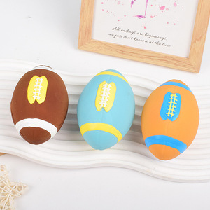 Vente directe d'usine de nouveaux jouets en latex en forme de ballon de rugby, jouet interactif pour chien en forme de petit ballon de rugby aux couleurs de dessins animés et avec son. - Product Image 2