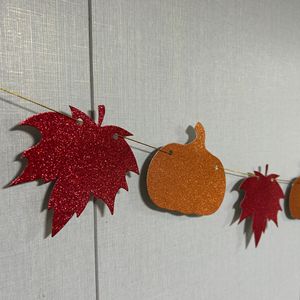 Bannière de remerciement pour la récolte d'automne, décorations en lin, feuilles d'érable et citrouilles scintillantes pour fête en plein air - Product Image 3