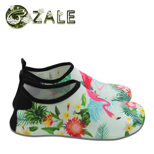 <span class=keywords><strong>Chaussures</strong></span> pieds nus en forme de flamant Offre Spéciale pour adultes <span class=keywords><strong>chaussures</strong></span> de plage à séchage rapide personnalisées toutes les tailles disponibles - Product Image 3