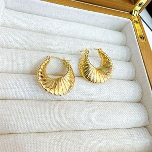 Pendientes Xinfly en Forma de U con Diseño de Ola en Oro de 18K, Au750, Auténticos, Resistentes, Versátiles, de Alta Gama y Lujo para Mujer, para Boda o Regalo - Product Image 3