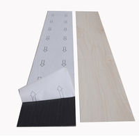 Fabrikpreis Maßgeschneidertes Kratzfestes Selbstklebendes Holzmaserung LVT PVC Vinyl-Bodenbelag für Wohnzimmer