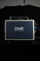 Nettoyeur laser à impulsions DMK 300W pour la restauration des surfaces métalliques, la préparation NDT, la construction navale, l'aérospatiale et l'industrie automobile