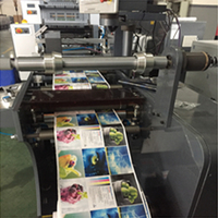 Imprimantes offset multicolores Machine d'impression offset automatique d'étiquettes en papier adhésif 6 8 couleurs pour grands magazines