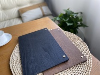 Porte-menu minimaliste en bois style pince, support de menu individuel A4 en bois noir avec rivets pour fixation, couvercle de dossier pour menus
