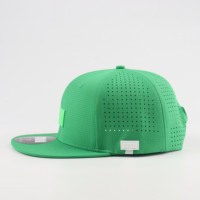 Casquettes Snapback Homme Personnalisées 5 Panneaux à Visière Plate Découpées au Laser, Chapeaux de Sport et de Golf Haute Performance, avec Patch en Caoutchouc Personnalisé Motif Feuille pour Activités de Plein Air
