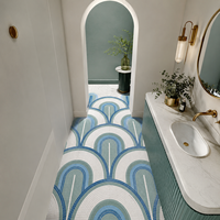 Mosaïque céramique personnalisée en forme d'éventail pour le sol du hall d'hôtel, carreaux artistiques à motif d'arche bleue pour les espaces commerciaux et les murs décoratifs de salle de bain