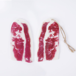 Réplica a escala 1:1 de carne de res (hombro de cerdo) con textura de mármol, para cortavideos y videos de televisión; también como utilería para carne de res marinada. - Product Image 5