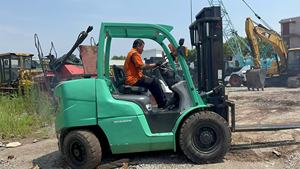Mitsubishi Diesel <b>Forklift</b> 1500mm Forks Three Stage Mast Outdoor Construction Use Pneumatic Tires Seated Operation - Product Image 3