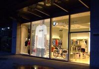 Affichage LED transparent Rideau en verre Fenêtre Écran publicitaire Flexible Couleur Pantalla LED Voir à travers pour centre commercial