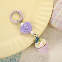 Porte-clés en résine en forme de cupcake simulé, breloque de sac perlée motif ours et cœur, style dessert sucré, porte-clés décoratif, petit cadeau portable