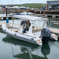 Bateau pneumatique semi-rigide en fibre de verre de 22 pieds 680C pour la pêche en famille avec auvent et console centrale pour utilisation en mer, lac et rivière