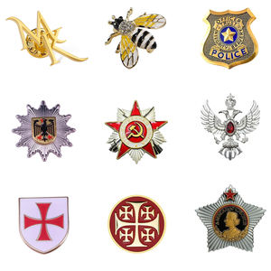 Insignia Metálica Moderna Personalizable con Diseño Vintage Desgastado y Remaches, Accesorio <span class=keywords><strong>para</strong></span> Chaqueta Vaquera y Mochila - Product Image 1