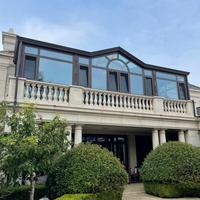 Véranda triangulaire en verre trempé en alliage d'aluminium sur mesure avec design européen pour usage extérieur en villa