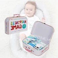 लक्जरी सूटकेस कठोर पैकेज बॉक्स नवजात बच्चे जन्मदिन का गत्ता कागज उपहार उपहार बॉक्स सेट कपड़े पैकेजिंग के लिए बच्चे को उपहार