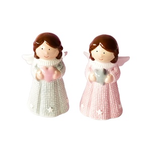 Petit ange en porcelaine rose et gris avec des ailes tenant un cœur et une étoile - Product Image 6