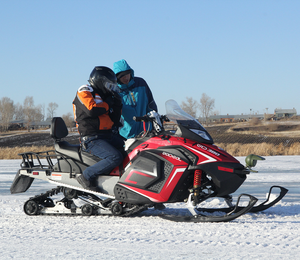 Motoneige <span class=keywords><strong>à</strong></span> chenilles tout-terrain/UTV, type essence Commander 150, deux places, transmission automatique - Product Image 3