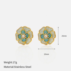 Boucles d'oreilles clous florales de luxe en acier inoxydable plaqué or, style coréen, pour femmes, bijoux fins en gros - Product Image 5
