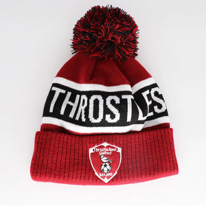 Gorro de Invierno con Emblema de Equipo Deportivo, Diseño Jacquard con Texto y Pompones, para Artículos de Fanáticos y Uso en Días de Partido - Product Image 2