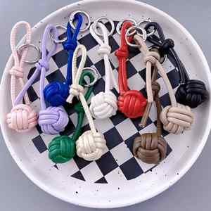 Pendentif en cuir PU tressé style coréen, breloque de sac polyvalente et porte-clés de voiture, décoration raffinée pour sac à dos, commandes en gros - Product Image 2