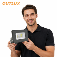 Projecteur LED OUTLUX E048EI 10W IP65 en aluminium - Blanc chaud AC pour l'éclairage paysager et de jardin