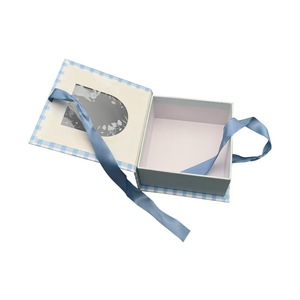 Fuente Fabricantes Caja abatible personalizable Ventana abierta Película transparente Arco creativo Embalaje de regalo Forro de esponja de cartón - Product Image 4