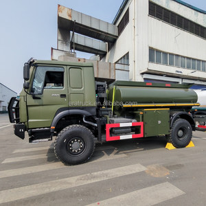 Camion-citerne SINOTRUK HOWO adapté aux opérations sur le terrain, 4x4 AWD tout-terrain, 5000L 8000L, camion-citerne à eau diesel à vendre - Product Image 3
