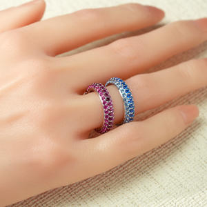 Anillo Clásico Goldleaf de Plata 925 con 3 Hileras de Moissanita, Anillos de Boda con Diamantes de Moissanita Redondos Rojos y Azules, Chapado en Rodio - Product Image 1