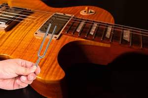 Juego de horquillas de afinación mecánica, paquete de 3 A440Hz, sintonizador de <span class=keywords><strong>guitarra</strong></span> de violín estándar de 440Hz, martillo de silicona para <span class=keywords><strong>guitarra</strong></span> de Violín de fagot - Product Image 5